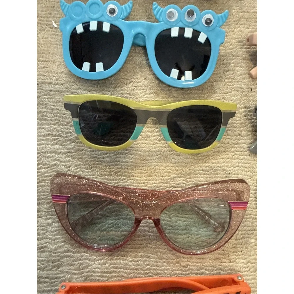 Kids Sunglasses lot of 21-Funny shapes & Styles-Kids parties-Reunions-Fast Ship